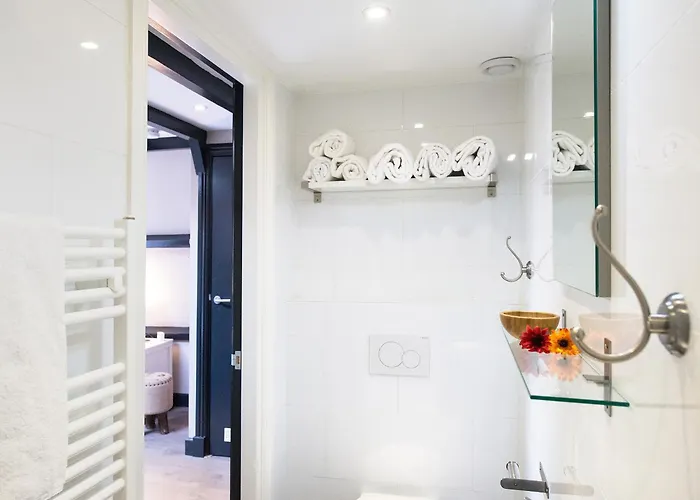 Park Central 84, 86 & 88 Apartment *