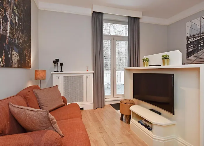 Daire Park Central 84, 86 & 88 *